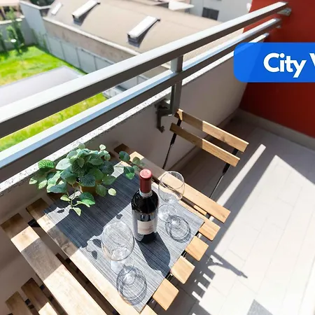 The Green House - Private Parking And Balcony Apartment